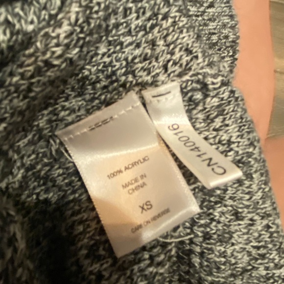 New York & Company Elbow Length V Neck Sweater Gray Black and White - Picture 6 of 7